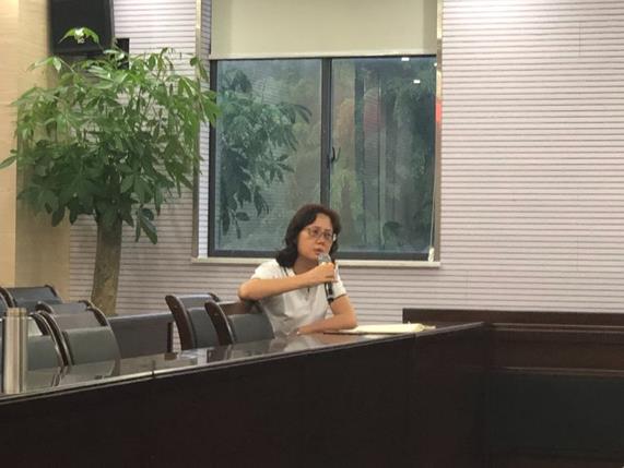 梁莹在公车被灌满JING液