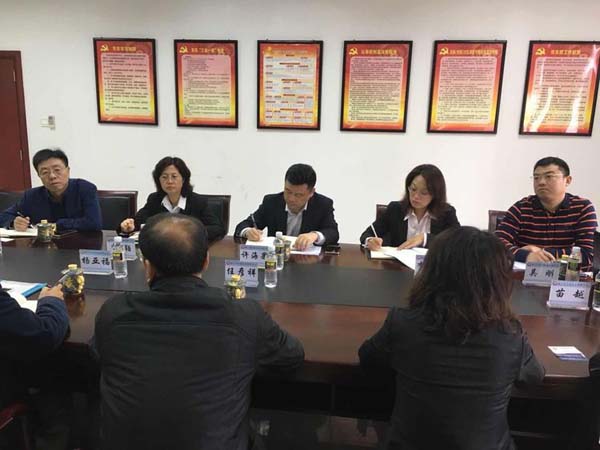 梁莹在公车被灌满JING液