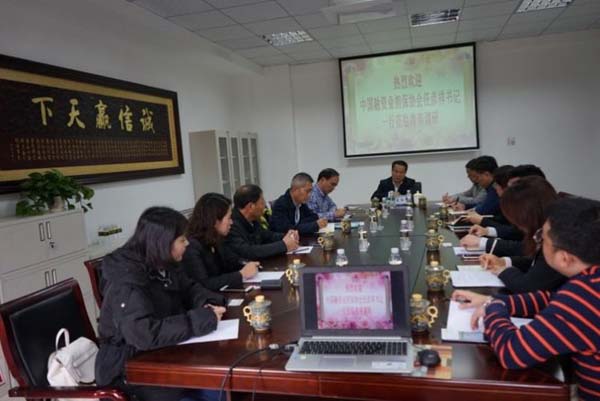 梁莹在公车被灌满JING液