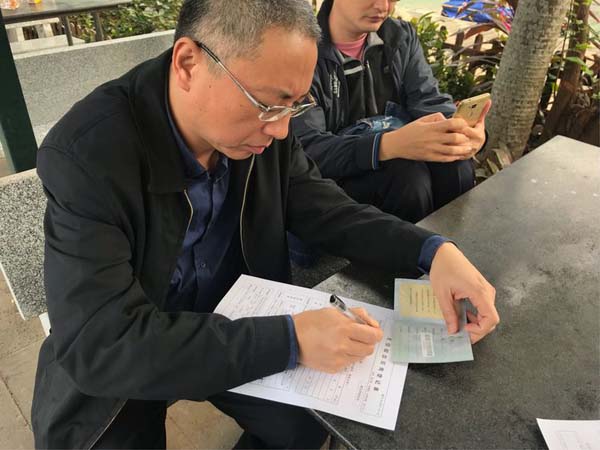 梁莹在公车被灌满JING液