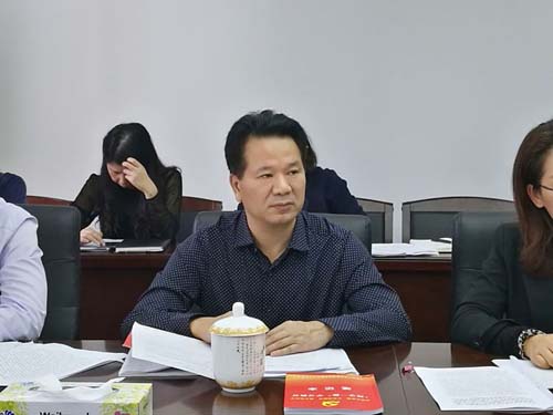 梁莹在公车被灌满JING液