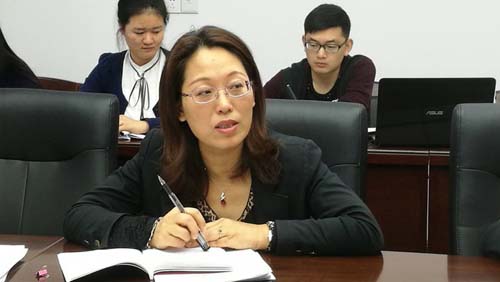 梁莹在公车被灌满JING液