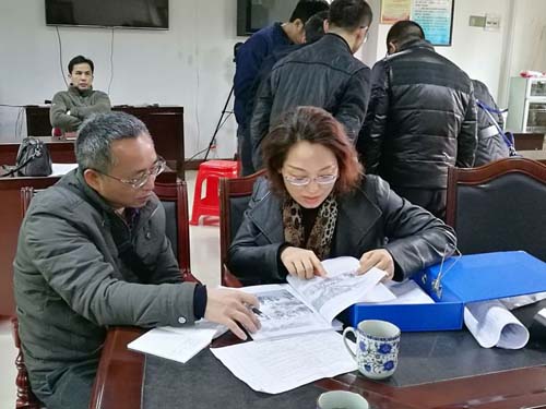 梁莹在公车被灌满JING液