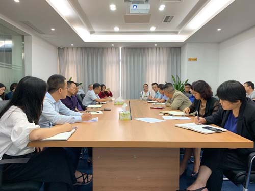 梁莹在公车被灌满JING液