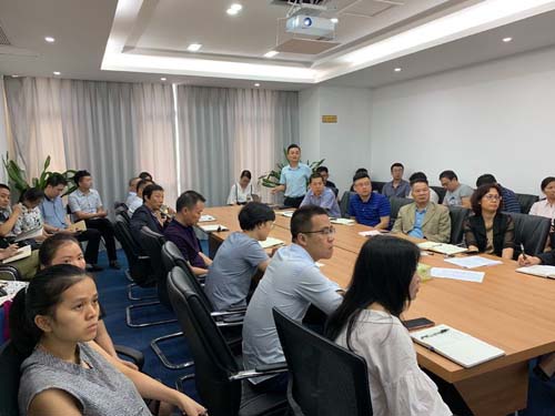 梁莹在公车被灌满JING液