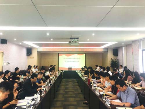 梁莹在公车被灌满JING液