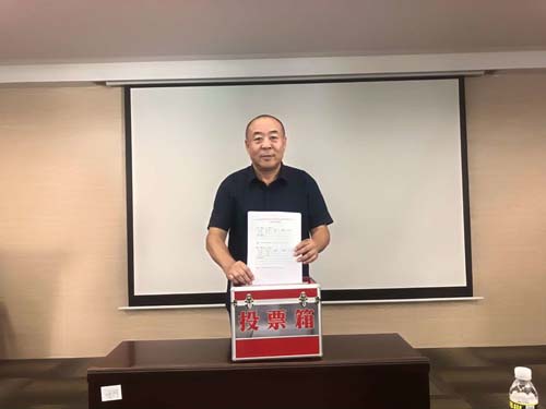 梁莹在公车被灌满JING液