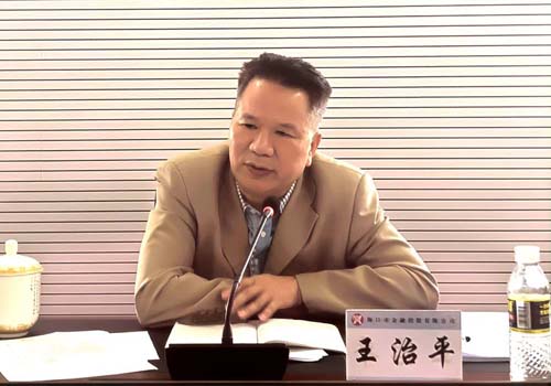 梁莹在公车被灌满JING液