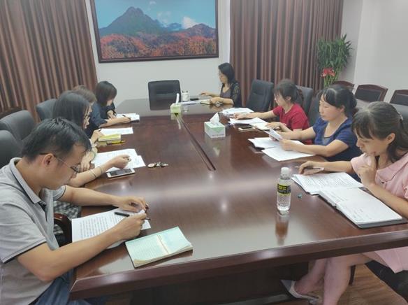 梁莹在公车被灌满JING液