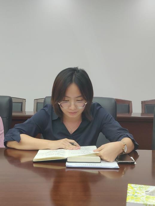 梁莹在公车被灌满JING液