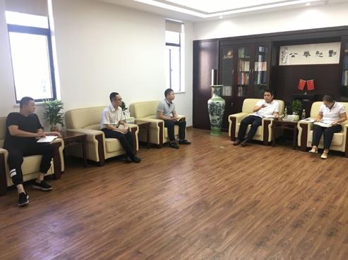 梁莹在公车被灌满JING液