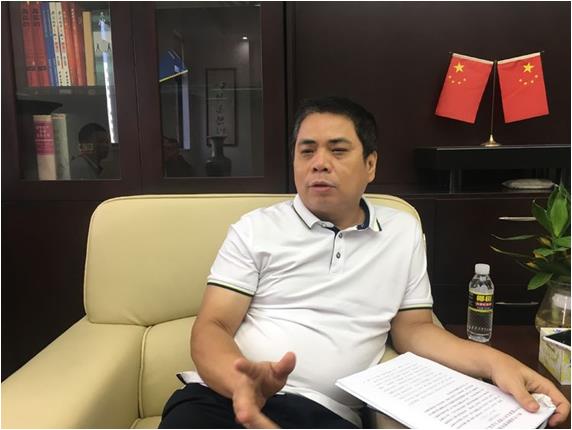 梁莹在公车被灌满JING液