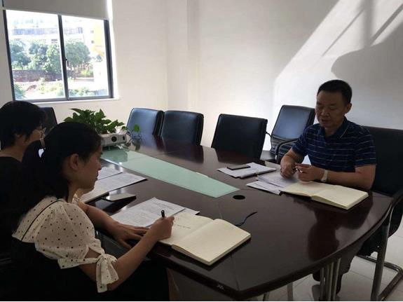 梁莹在公车被灌满JING液