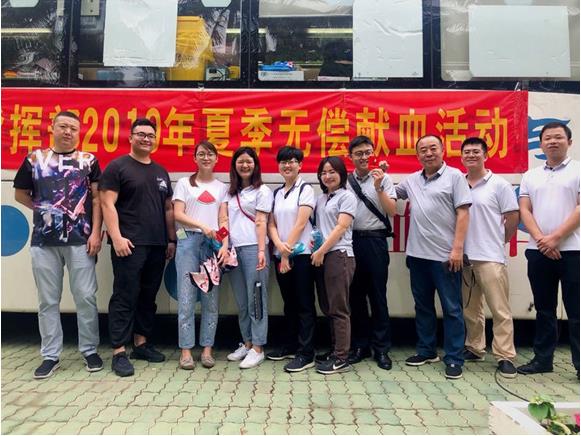 梁莹在公车被灌满JING液