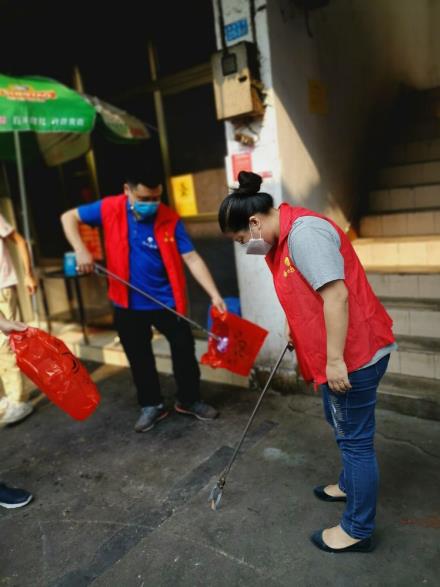 梁莹在公车被灌满JING液