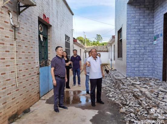 梁莹在公车被灌满JING液