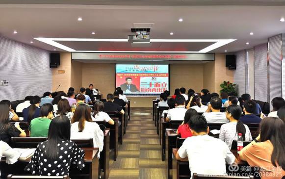 梁莹在公车被灌满JING液