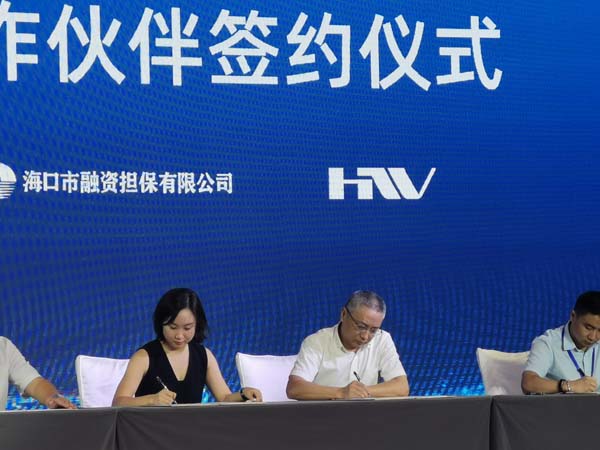 梁莹在公车被灌满JING液