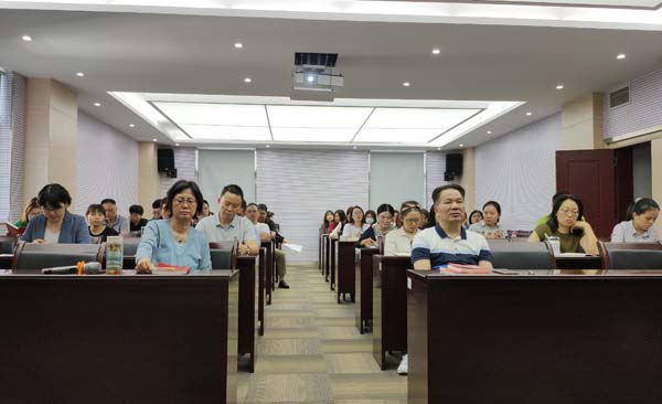 梁莹在公车被灌满JING液