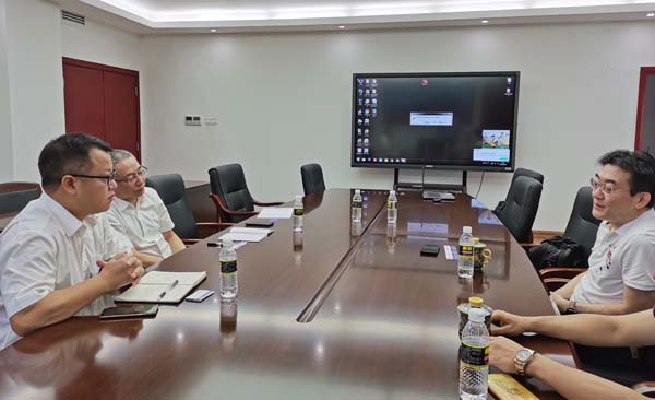 梁莹在公车被灌满JING液