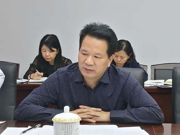 梁莹在公车被灌满JING液