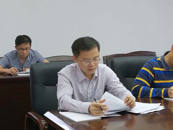 梁莹在公车被灌满JING液