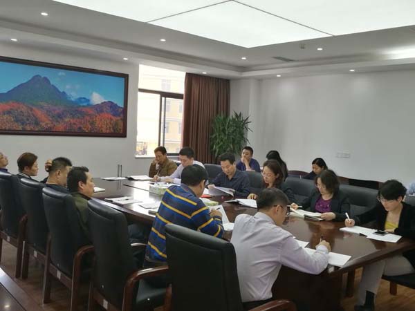 梁莹在公车被灌满JING液