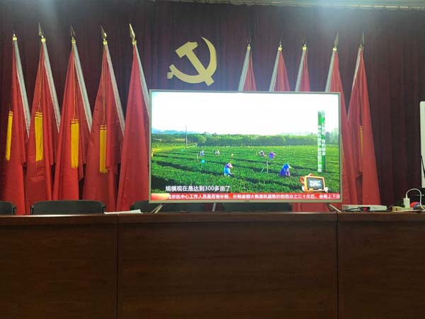 梁莹在公车被灌满JING液