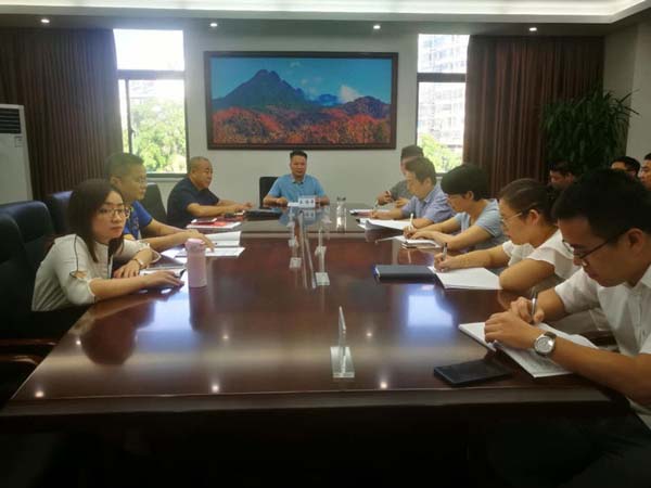 梁莹在公车被灌满JING液