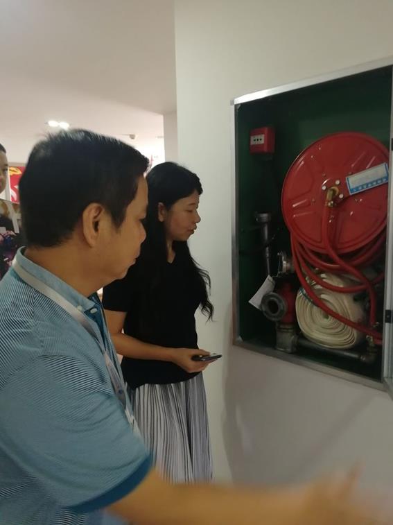 梁莹在公车被灌满JING液