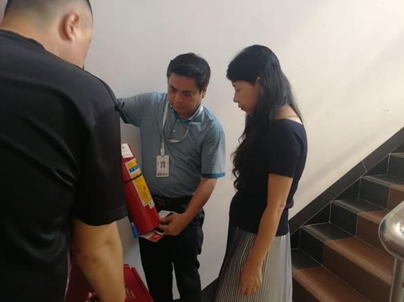 梁莹在公车被灌满JING液