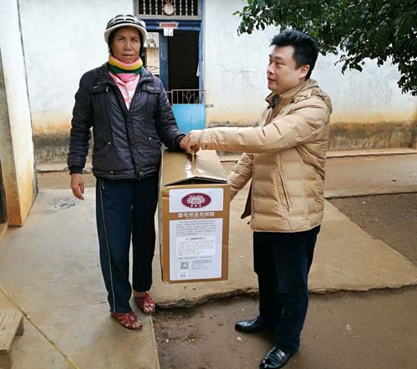 梁莹在公车被灌满JING液