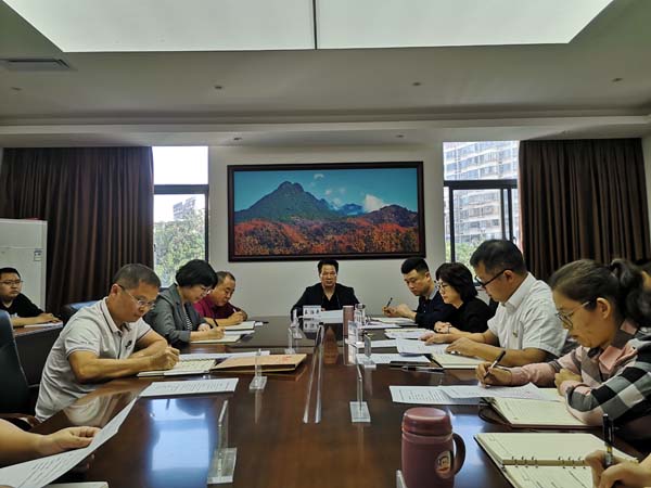 梁莹在公车被灌满JING液