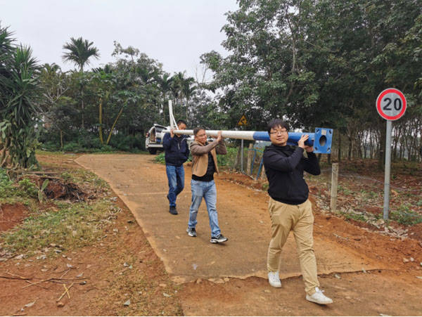 梁莹在公车被灌满JING液