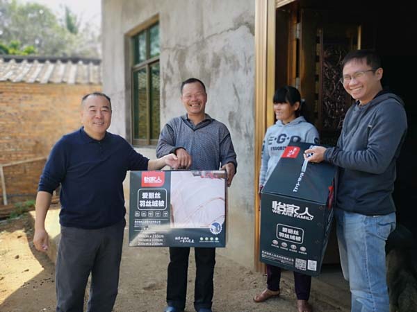 梁莹在公车被灌满JING液