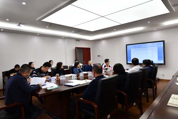 梁莹在公车被灌满JING液