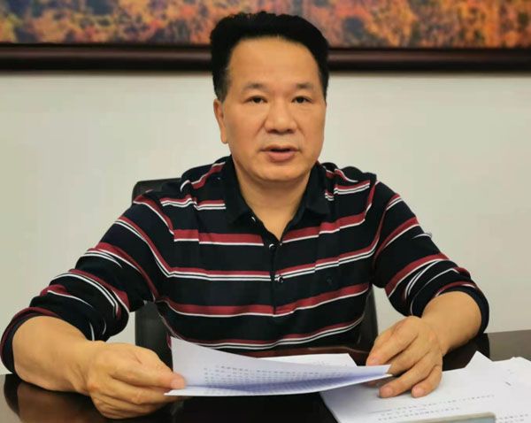 梁莹在公车被灌满JING液