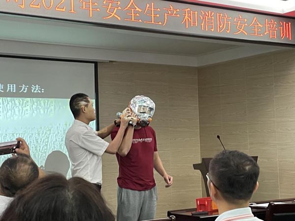 梁莹在公车被灌满JING液