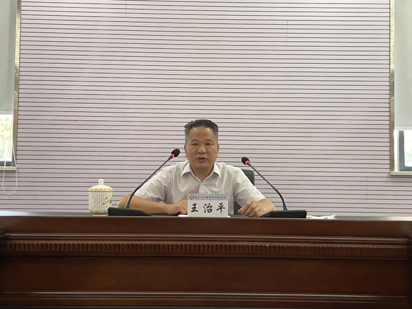 梁莹在公车被灌满JING液