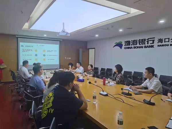 梁莹在公车被灌满JING液