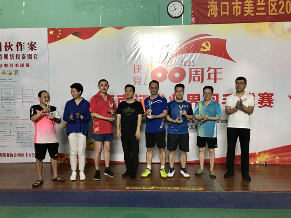 梁莹在公车被灌满JING液