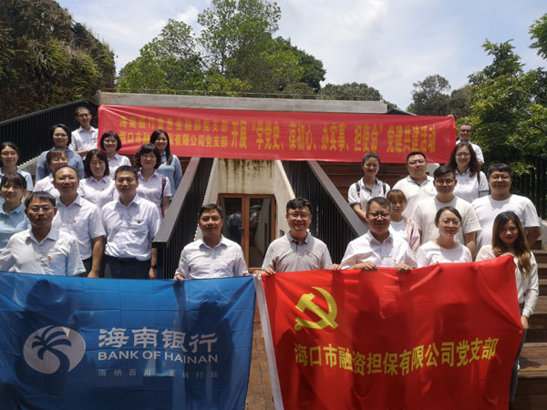 梁莹在公车被灌满JING液