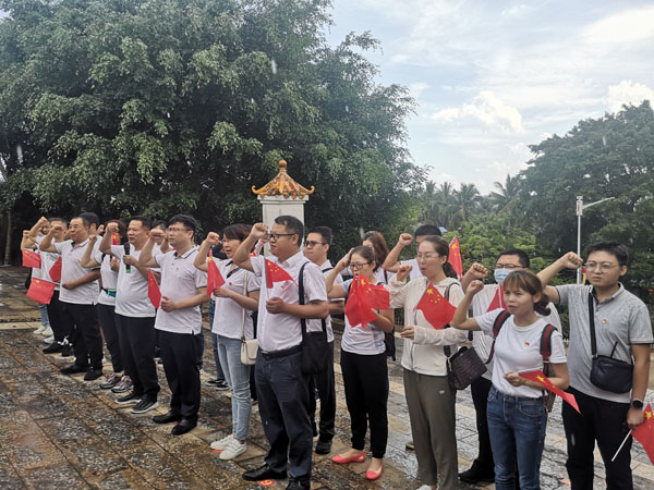 梁莹在公车被灌满JING液