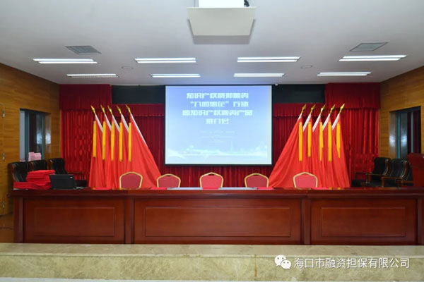 梁莹在公车被灌满JING液