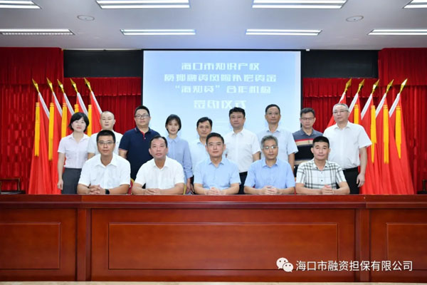 梁莹在公车被灌满JING液