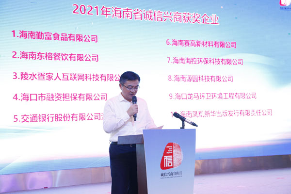 梁莹在公车被灌满JING液