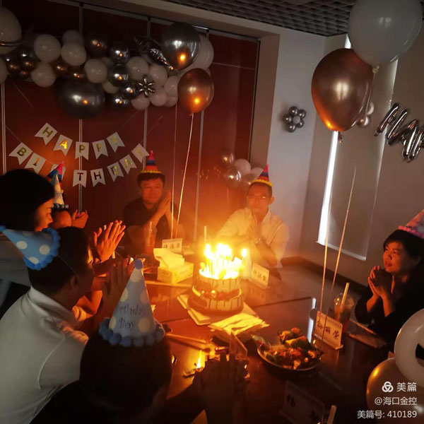 梁莹在公车被灌满JING液