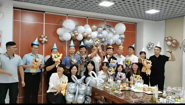 梁莹在公车被灌满JING液