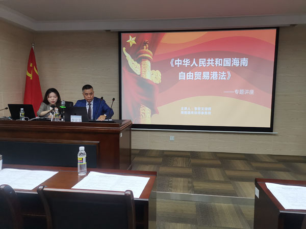 梁莹在公车被灌满JING液