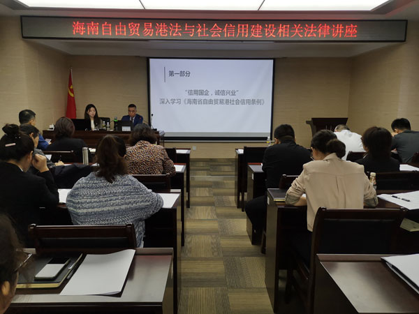 梁莹在公车被灌满JING液